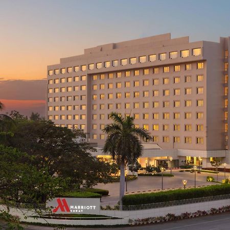 Surat Marriott Hotel Bagian luar foto