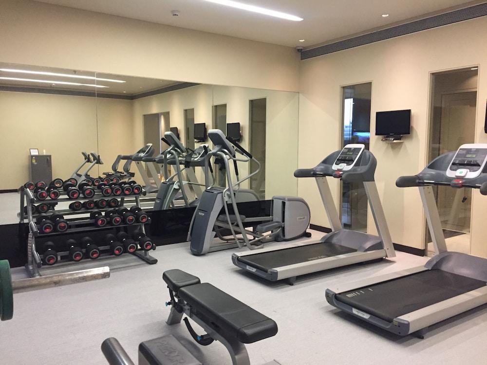 Surat Marriott Hotel Bagian luar foto