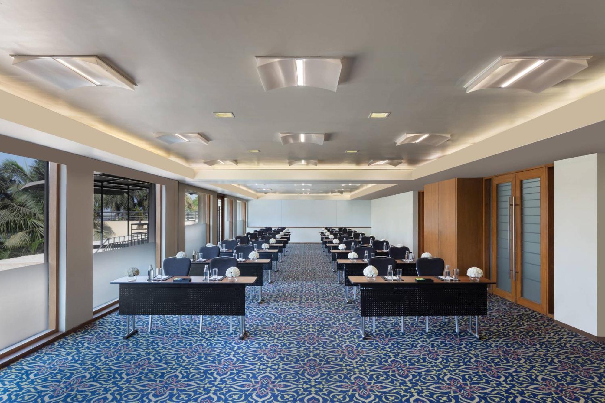 Surat Marriott Hotel Bagian luar foto