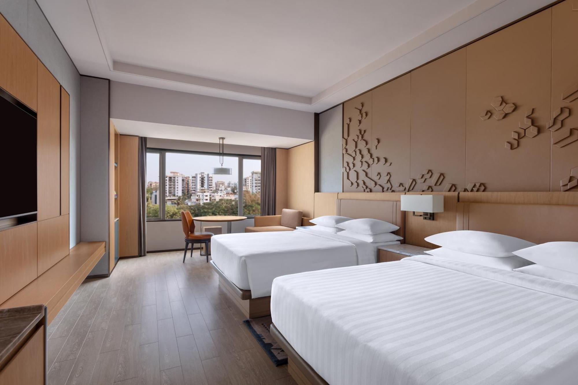 Surat Marriott Hotel Bagian luar foto