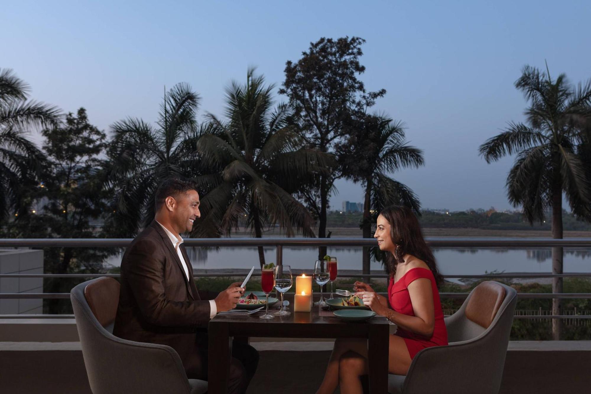 Surat Marriott Hotel Bagian luar foto