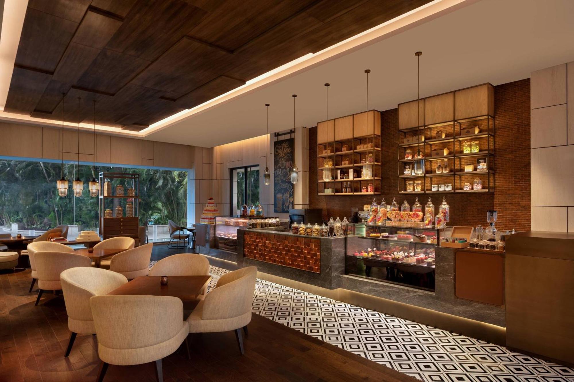 Surat Marriott Hotel Bagian luar foto