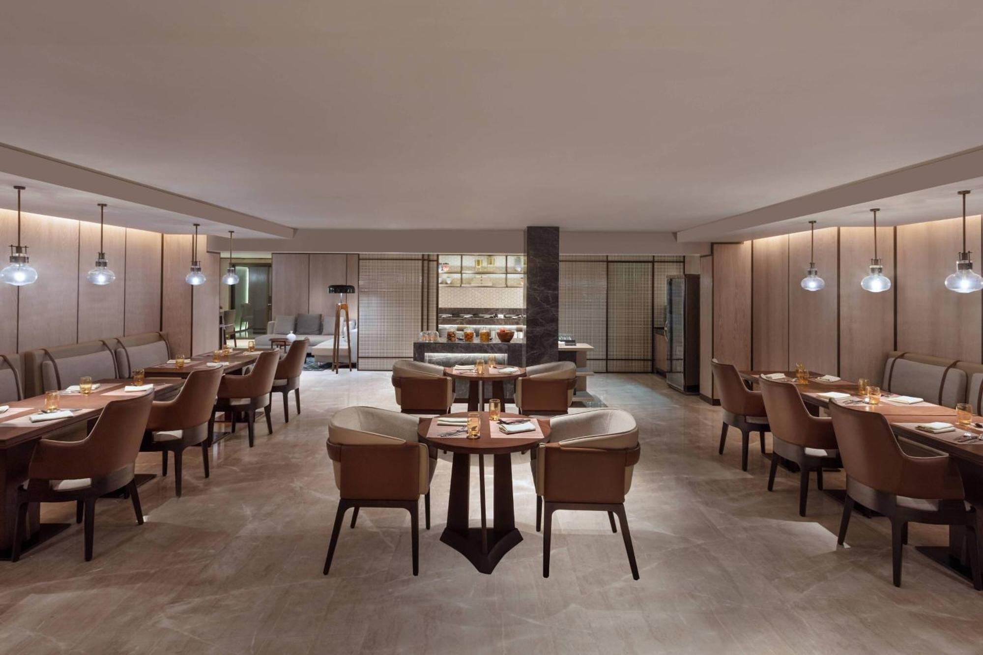 Surat Marriott Hotel Bagian luar foto