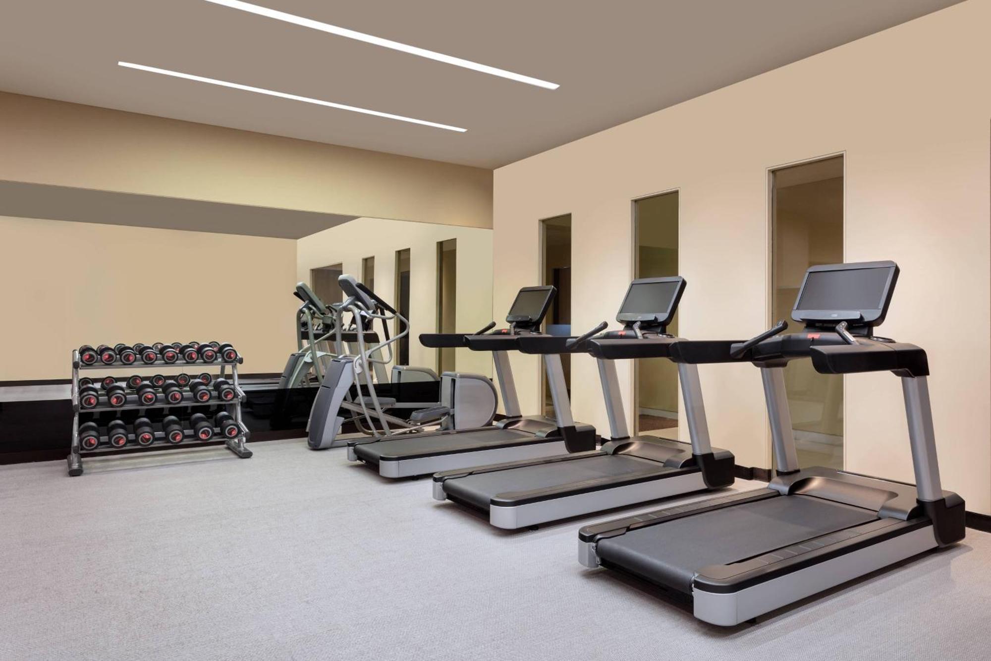 Surat Marriott Hotel Bagian luar foto