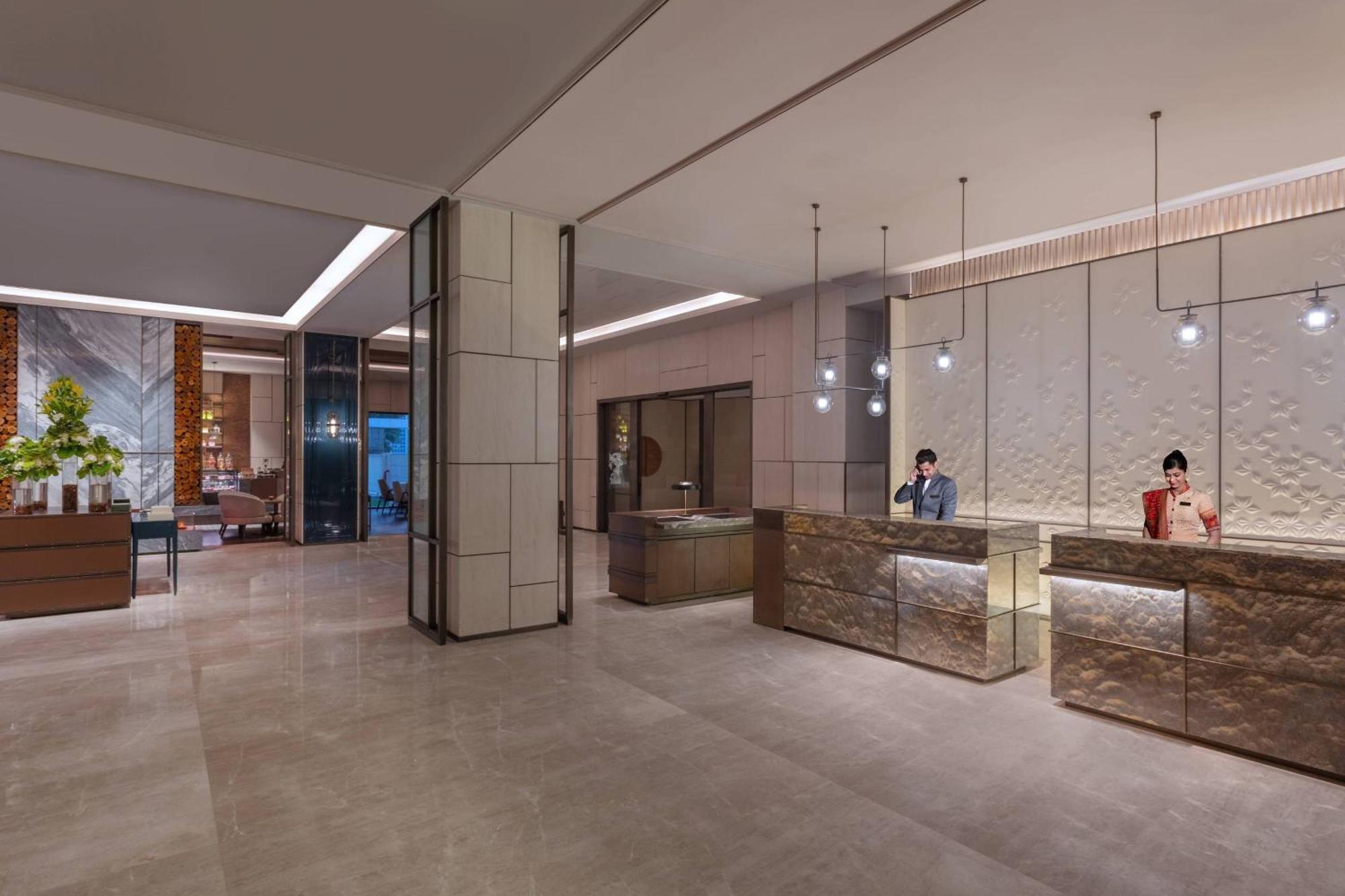 Surat Marriott Hotel Bagian luar foto
