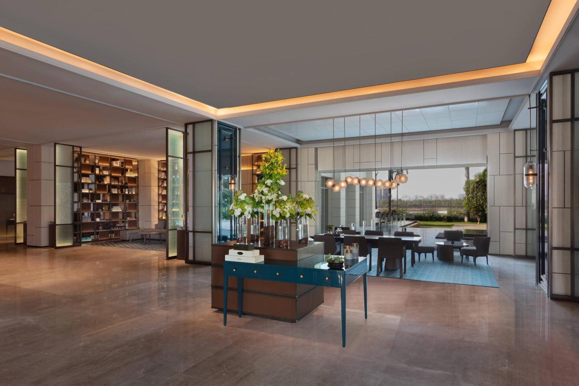 Surat Marriott Hotel Bagian luar foto