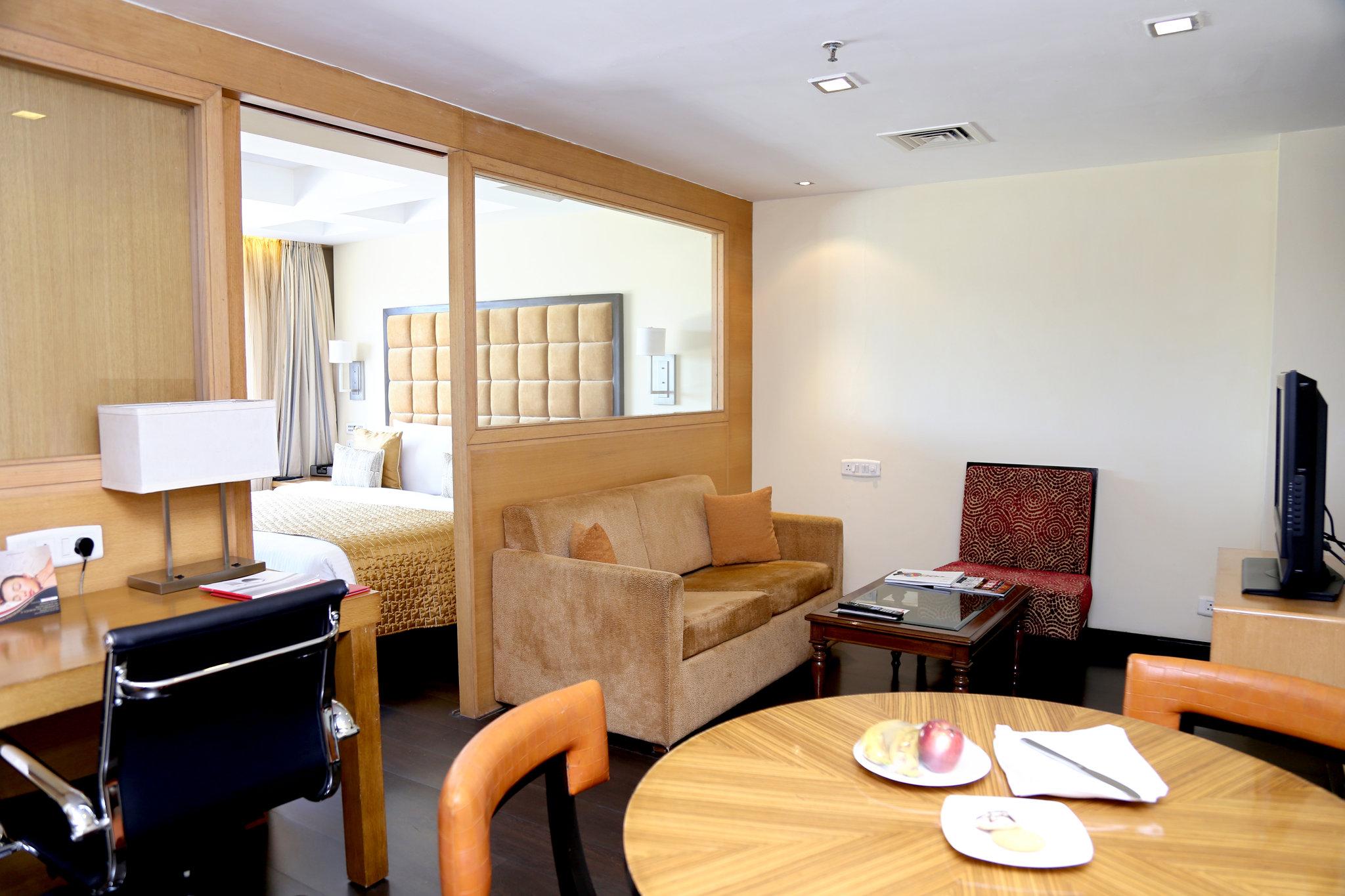 Surat Marriott Hotel Bagian luar foto