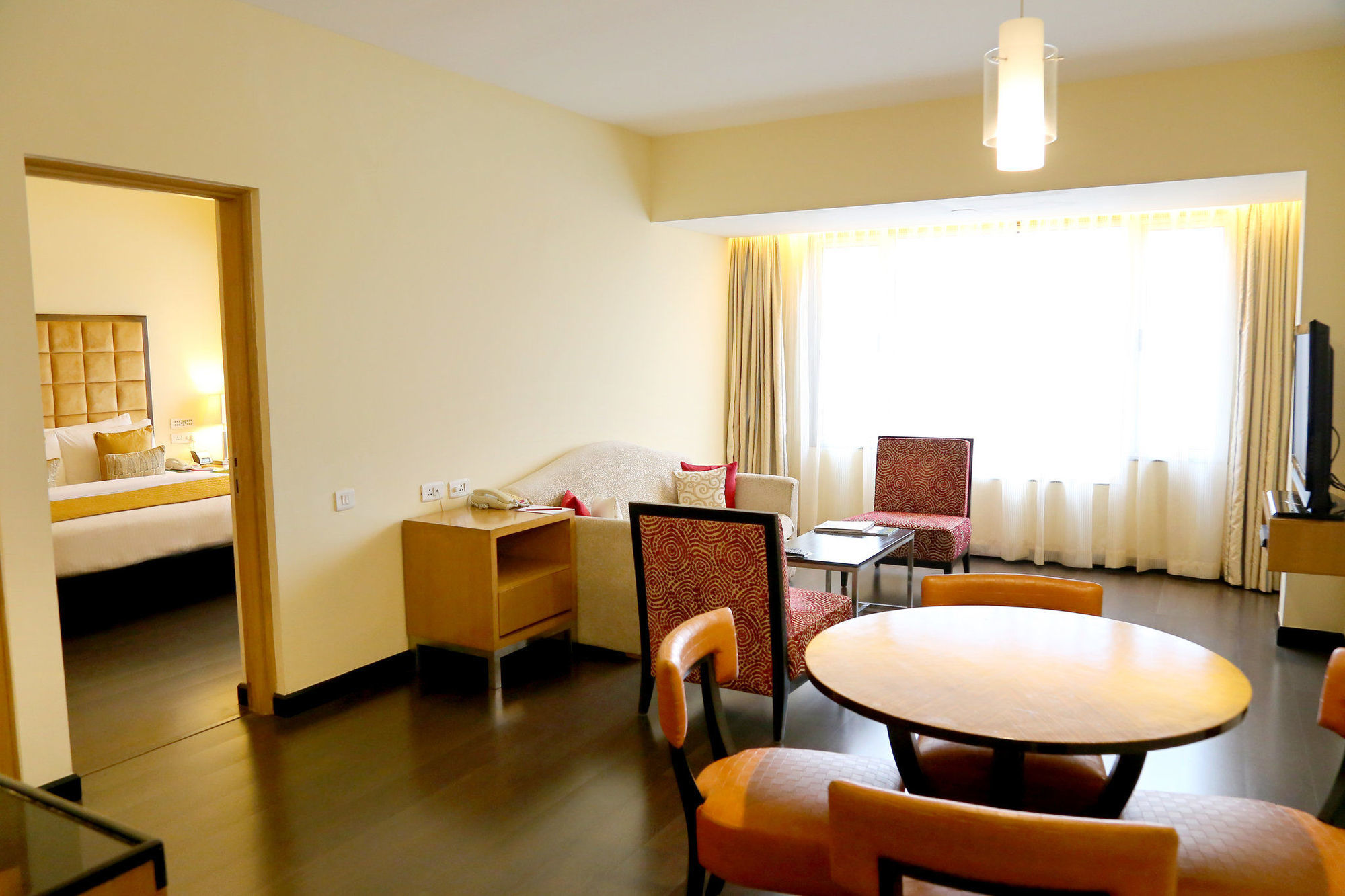 Surat Marriott Hotel Bagian luar foto