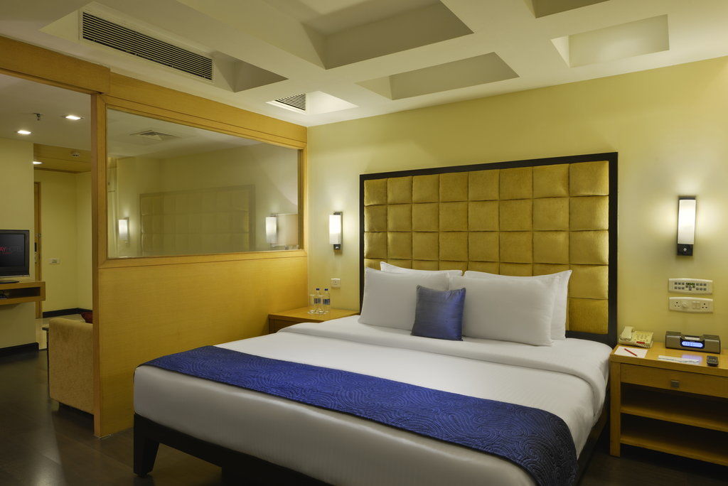 Surat Marriott Hotel Bagian luar foto