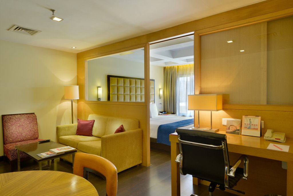 Surat Marriott Hotel Bagian luar foto