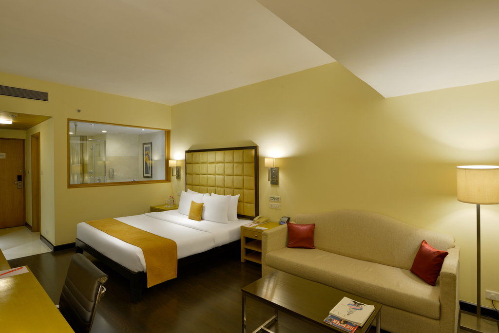 Surat Marriott Hotel Bagian luar foto