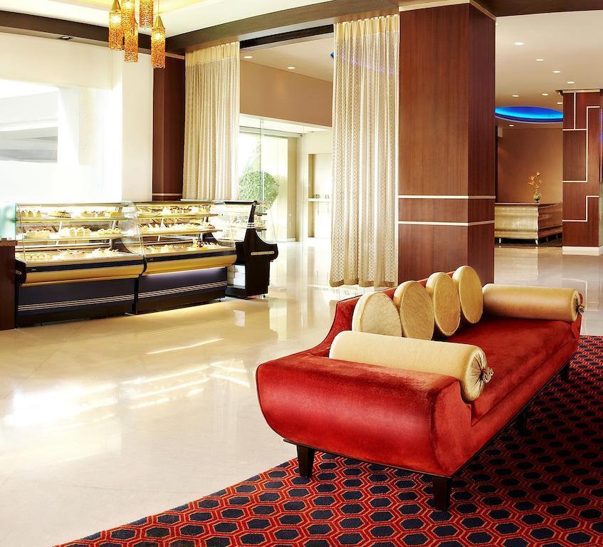Surat Marriott Hotel Bagian luar foto