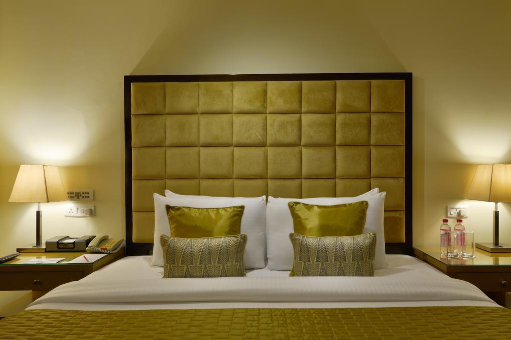 Surat Marriott Hotel Bagian luar foto